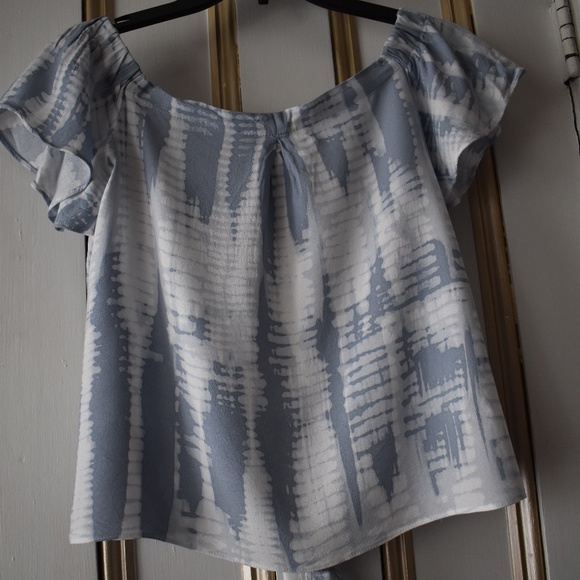 OLIVACEOUS  - Blue & White tie-up short sleeve blouse - Picture 2 of 2